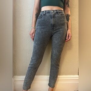 ✨2 for $25✨BDG | high rise mom jeans